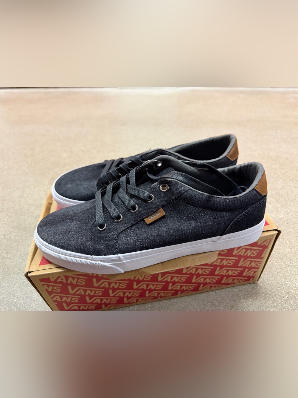 NWT Vans Men’s Bishop Denim Bk Dachshund Low-Top Canvas Sneakers VN0ZUUFDK Sz 9